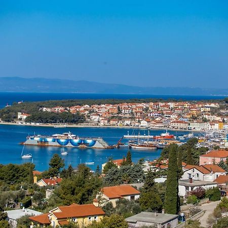 Apartments In Pinewood Near The Sea Mali Lošinj Esterno foto