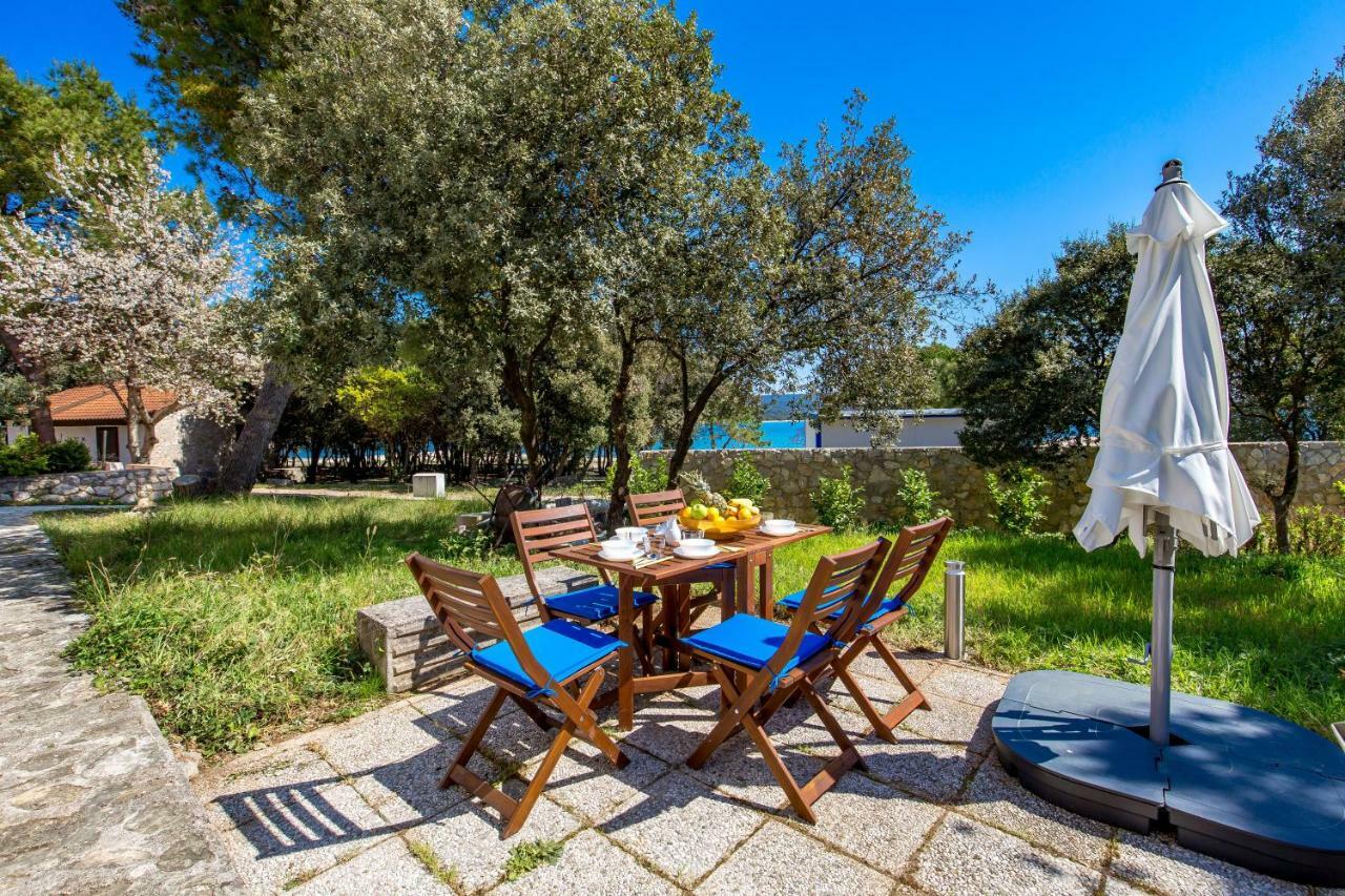 Apartments In Pinewood Near The Sea Mali Lošinj Esterno foto