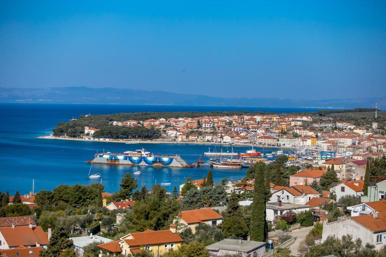 Apartments In Pinewood Near The Sea Mali Lošinj Esterno foto